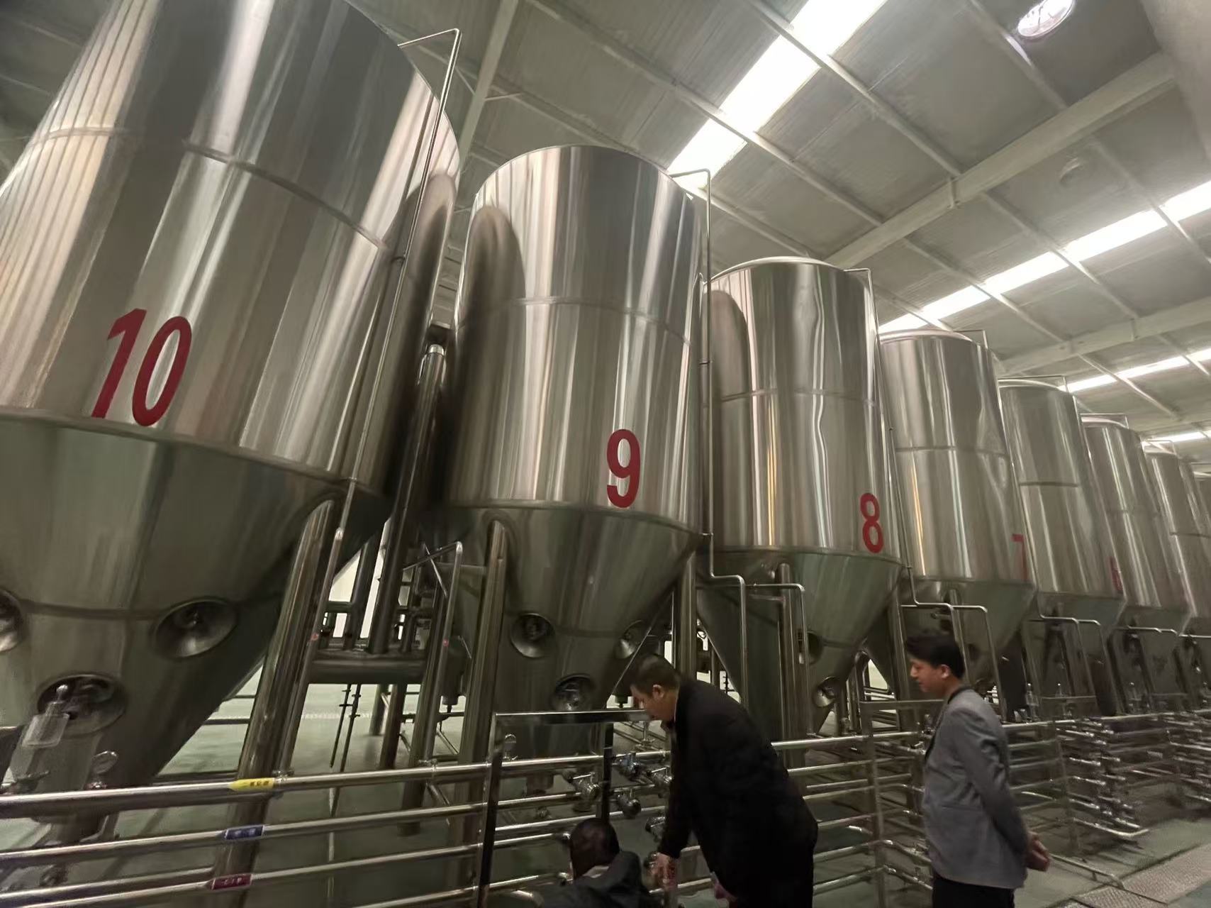 阿拉善精酿啤酒设备厂—平面布置、设备设计、制造、调试、培训等一条龙服务